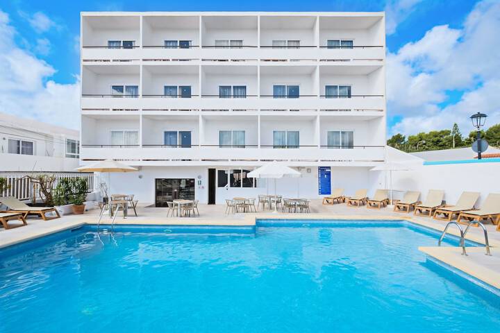 Hotel Pool