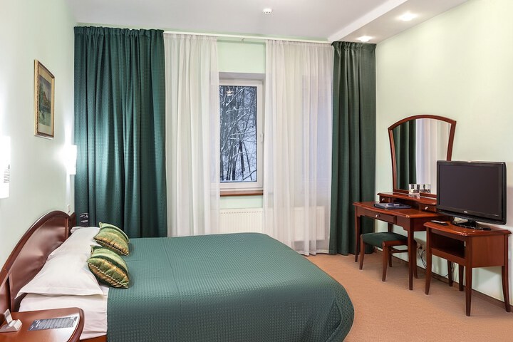 Room 11 of 48