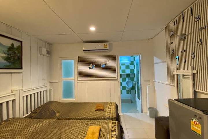 Room 45 of 181