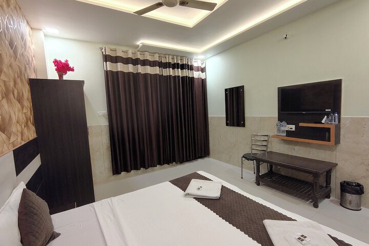Room 25 of 76