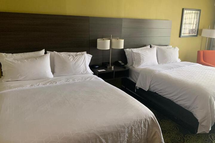 1 King Bed (13 of 15)