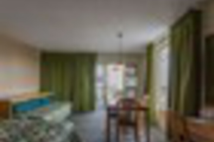 Room 35 of 216