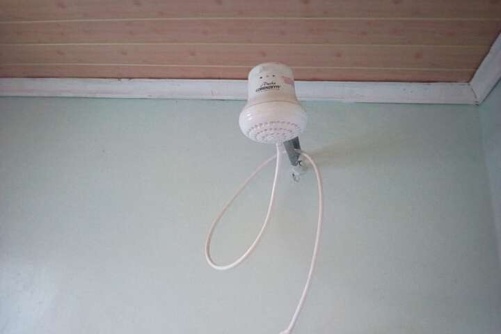 Room 5 of 16