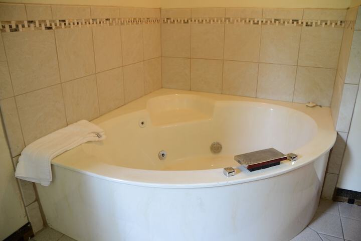 1 King Bed (6 of 23)