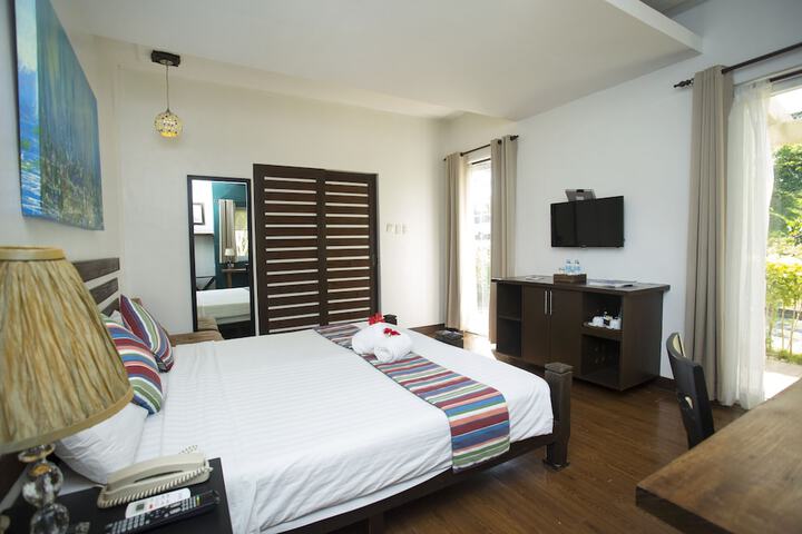 Room 8 of 74