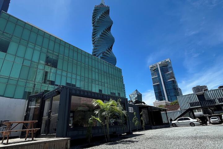 Nomada Container Hotel Panama City in Panama City