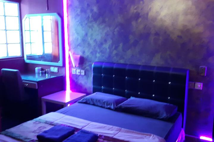 Room 18 of 37