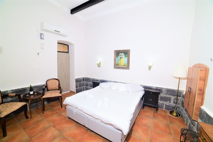 Room 17 of 41