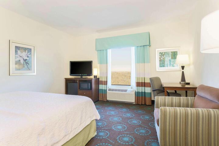1 King Bed (4 of 19)