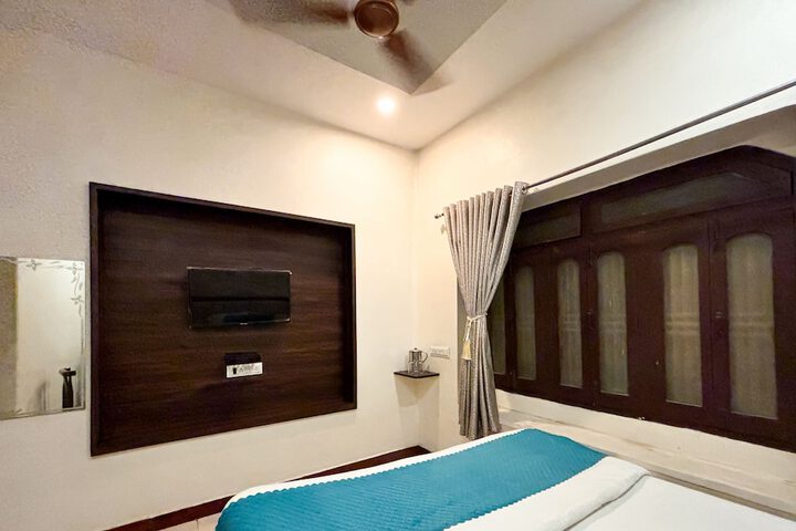 Room 32 of 80