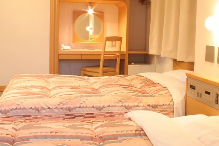 Room 9 of 25