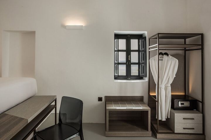 Room 10 of 176