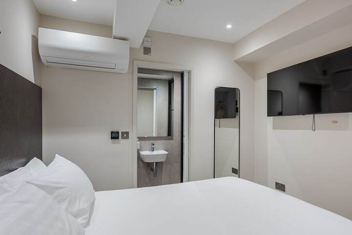 Room 40 of 87