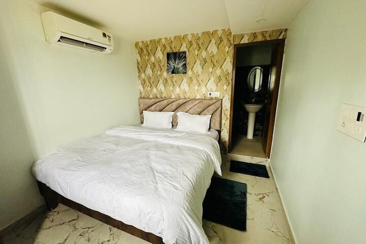 Room 10 of 44