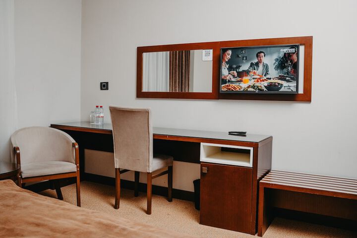 Room 103 of 342