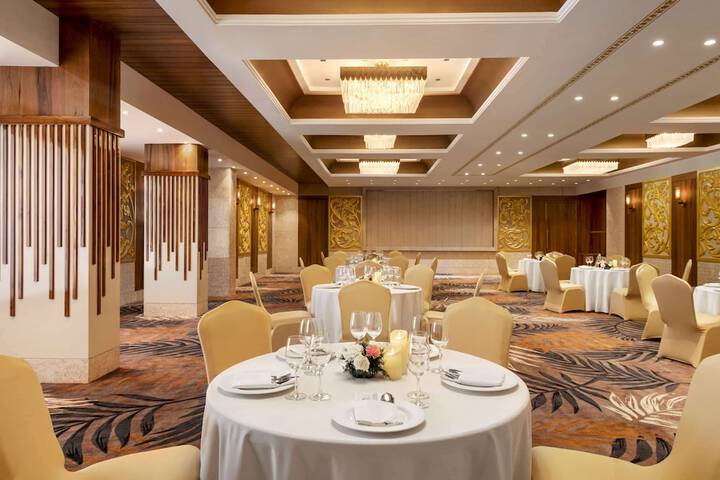 Ballroom/Hall 33 of 37
