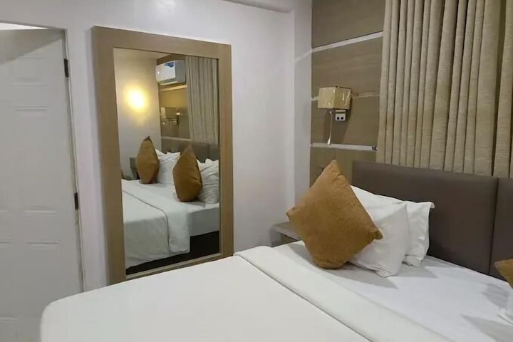 Room 9 of 47