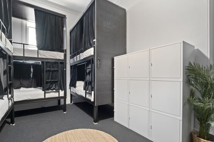 Room 9 of 40