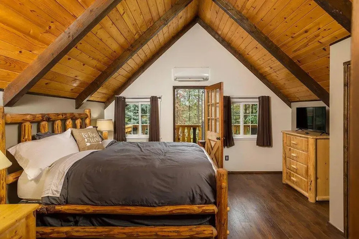 Room 4 of 18