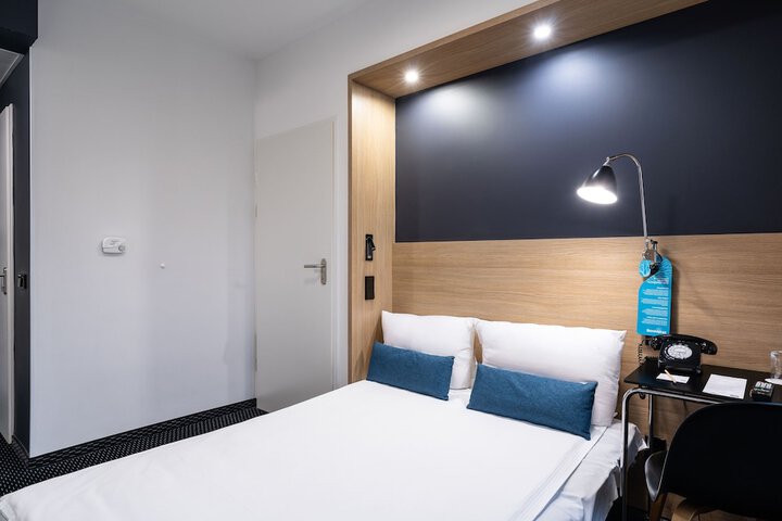Room 8 of 63