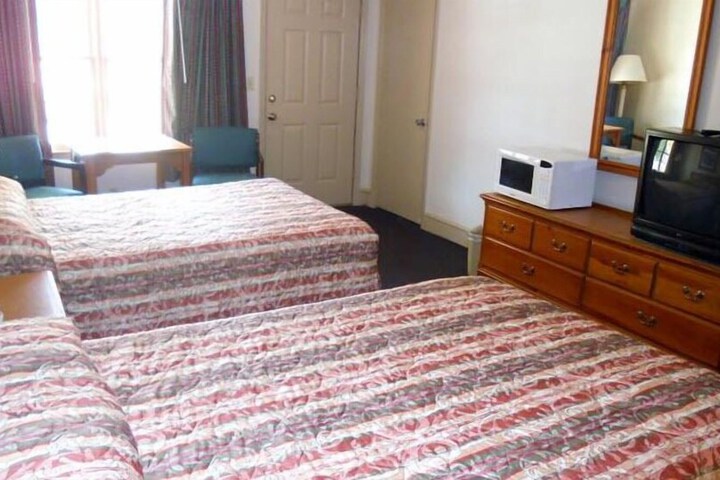 Room 8 of 9