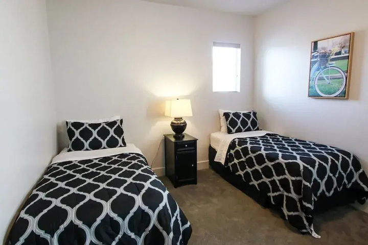 Room 6 of 18