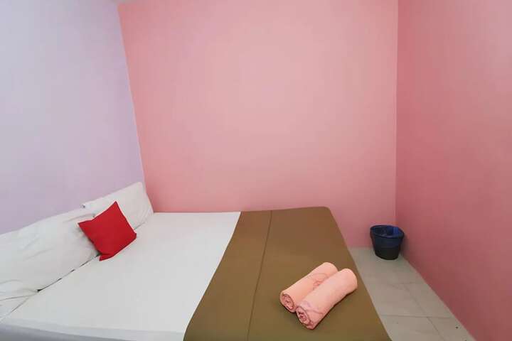 Room 6 of 25