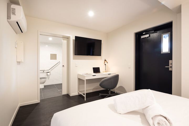 Room 33 of 73