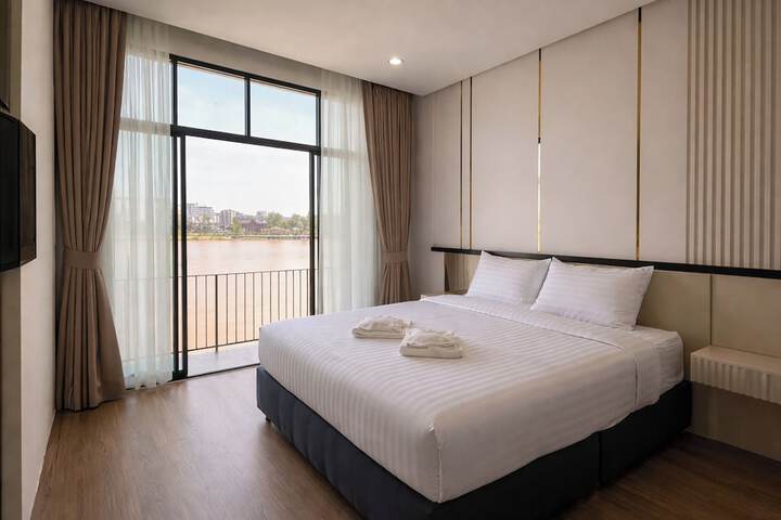 Room 15 of 36