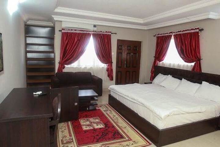 Room 13 of 33
