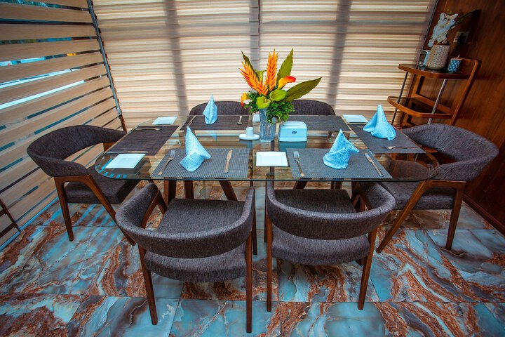 Dining 22 of 45