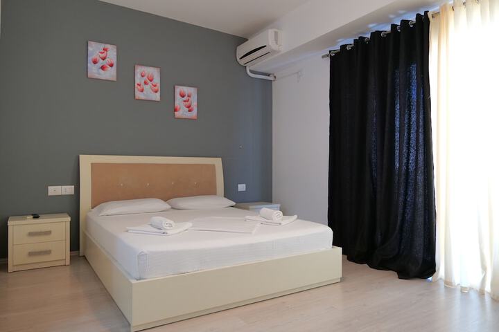 Room 12 of 48