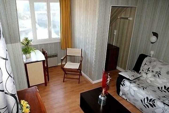 Room 12 of 30