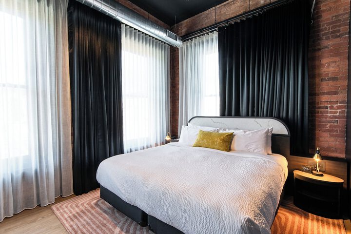 Room 16 of 34