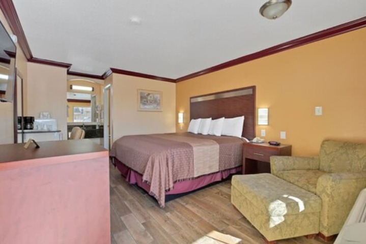 Standard Single King Bed (1 of 10)