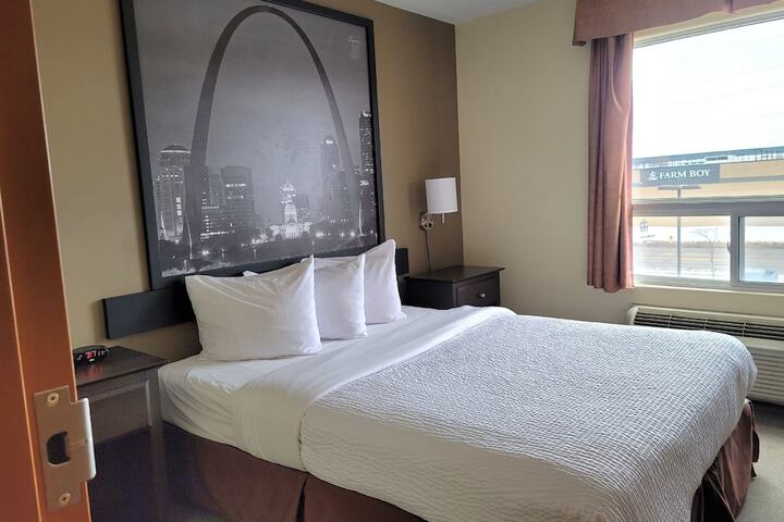 1 Queen Bed and 1 Bunk Bed Suite (1 of 3)