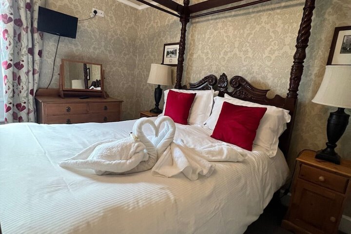 Room 15 of 33