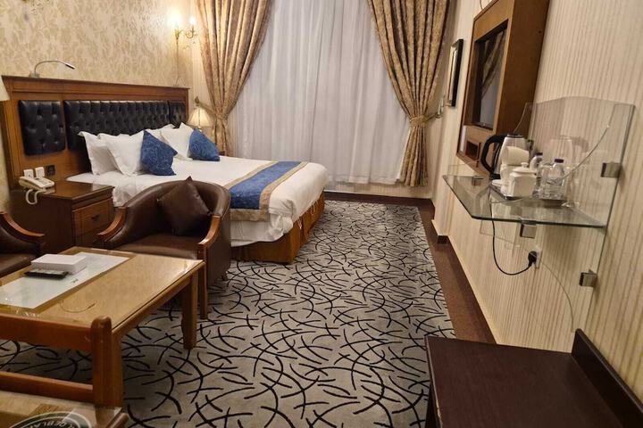 Room 12 of 32