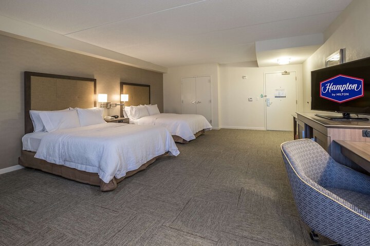 2 Queen Beds (6 of 11)