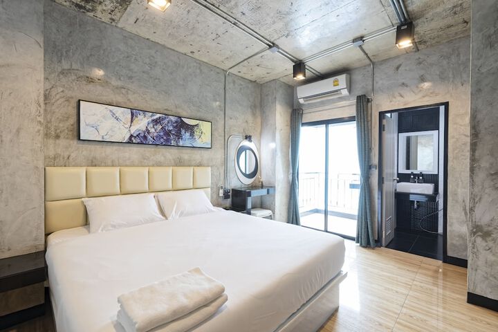 Room 9 of 39