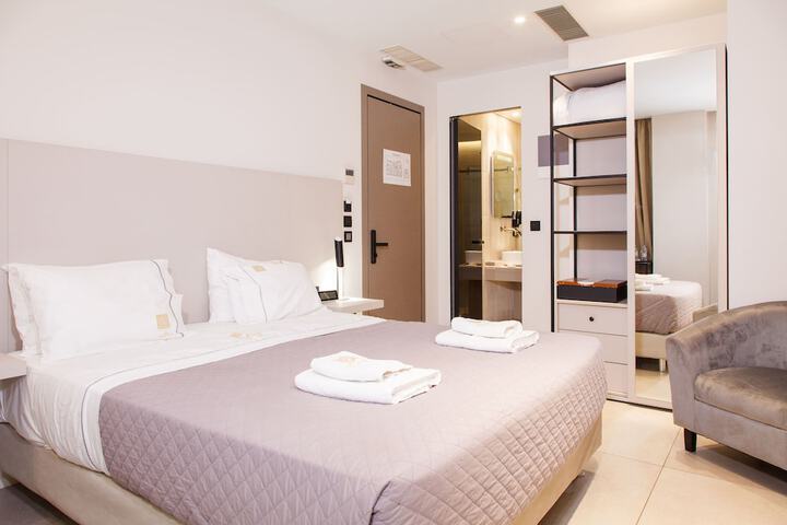 Room 6 of 26