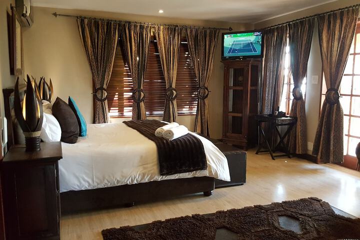 Room 9 of 90