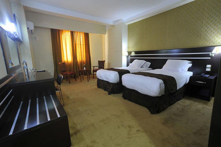 Room 12 of 38