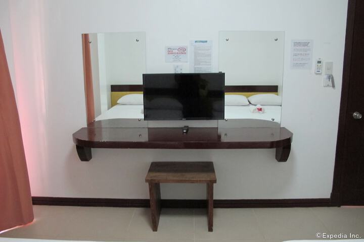 Room 33 of 65