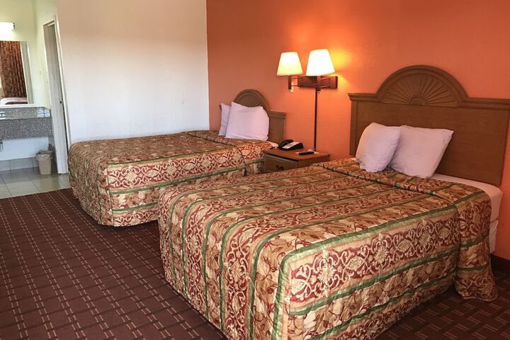 Basic 2 Double Beds (1 of 11)