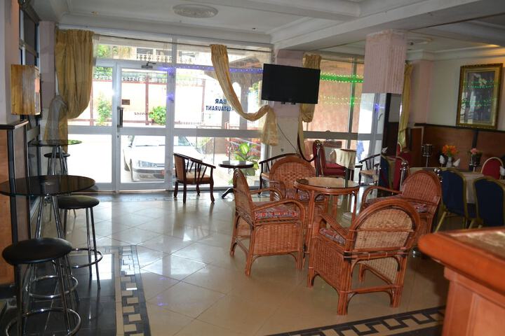 Lounge 14 of 15