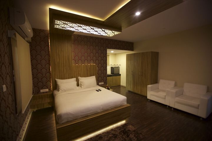 FABHOTEL GRAND SAVOURY SUITES