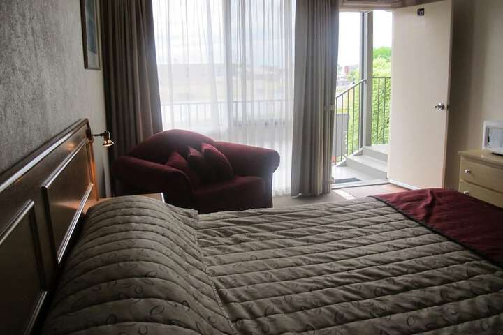 Room 8 of 42