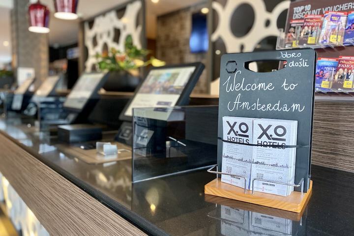 Check-in/check-out kiosk
