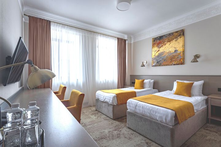 Room 18 of 77